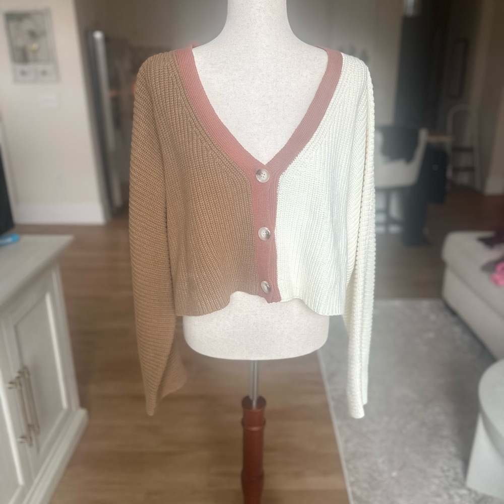 Elegant Cropped V-Neck Button Cardigan in Brown and Cream